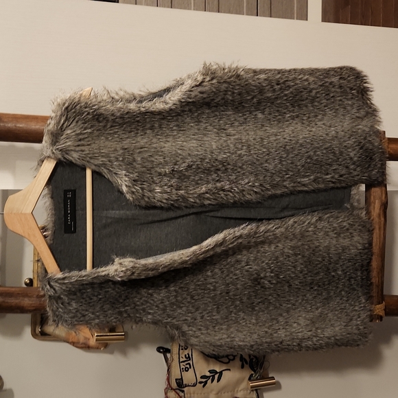 Zara Faix Fur Vest - Picture 4 of 6
